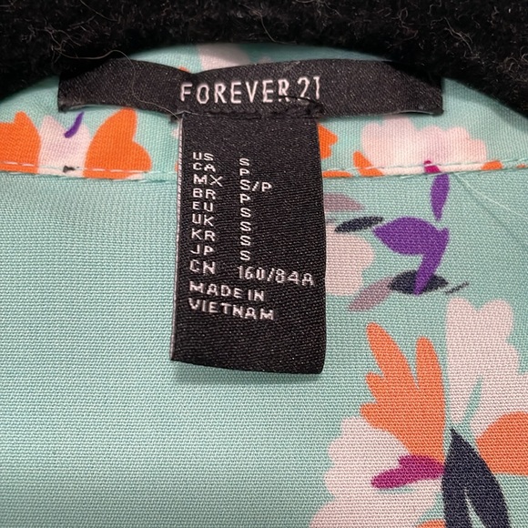 Turquoise Floral Blouse with Button-Up Cuffs - Picture 5 of 6